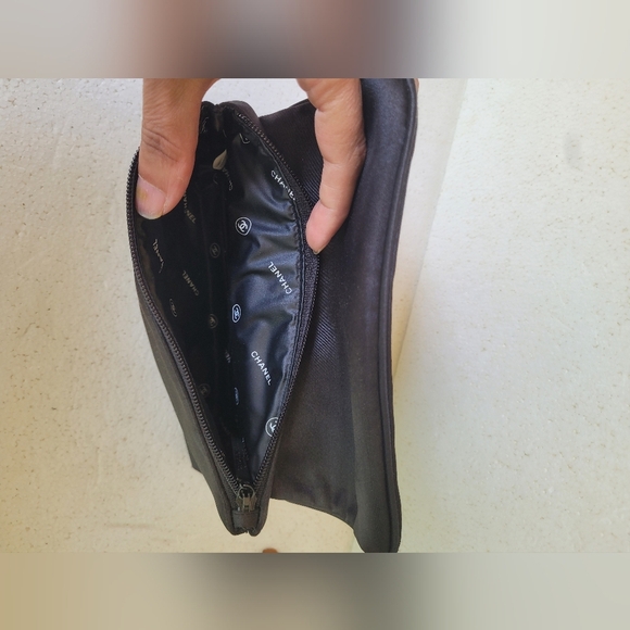 CHANEL Parfums Black Satin Makeup Clutch - Picture 6 of 8